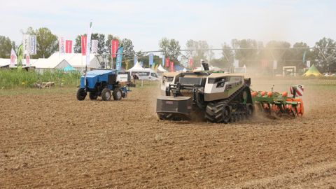 Les robots ont déjà investi le maraîchage, les vignes et les vergers. Prochaine étape : les parcelles de grandes cultures et les prairies. Photos : Denis Lehé